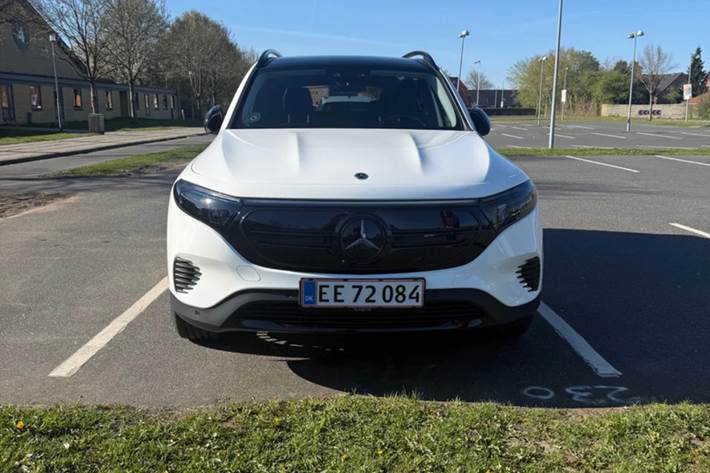 Hvid Mercedes EQB250+ fra 2023