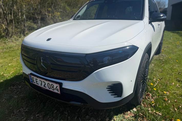 Hvid Mercedes EQB250+ fra 2023