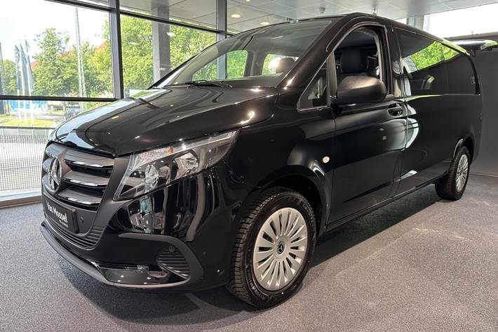 Sort Mercedes Vito 114 fra 2024
