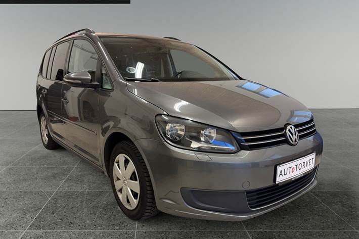 Grå VW Touran fra 2013