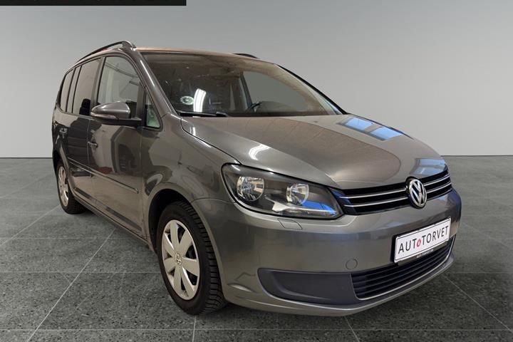 Grå VW Touran fra 2013