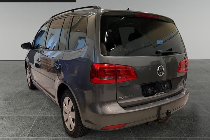 Grå VW Touran fra 2013