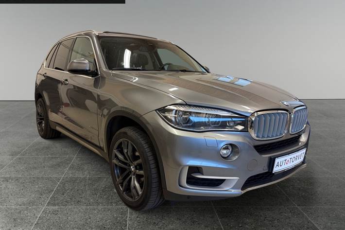 Grå BMW X5 fra 2017