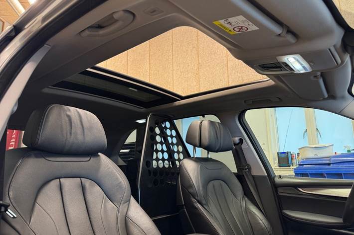 Grå BMW X5 fra 2017