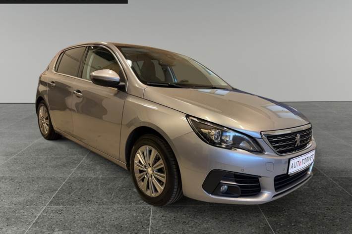 Sølv Peugeot 308 fra 2018