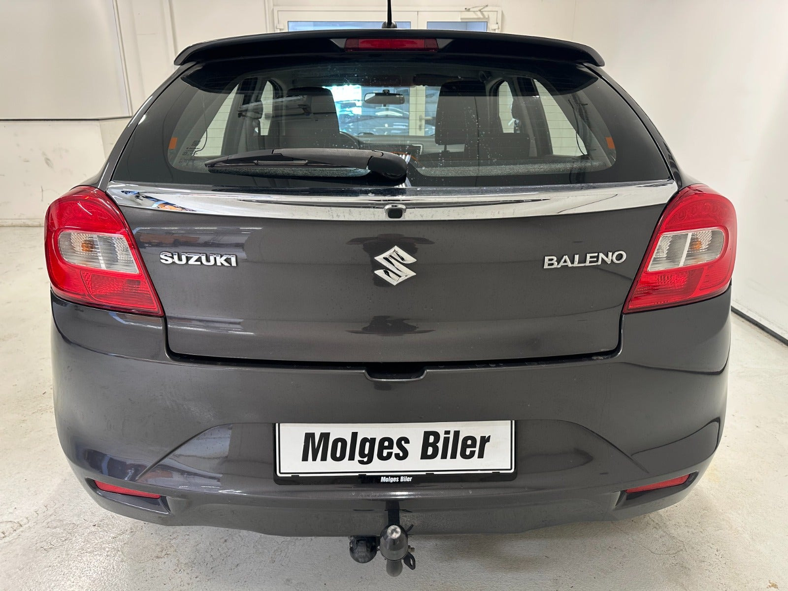 Grå Suzuki Baleno fra 2016