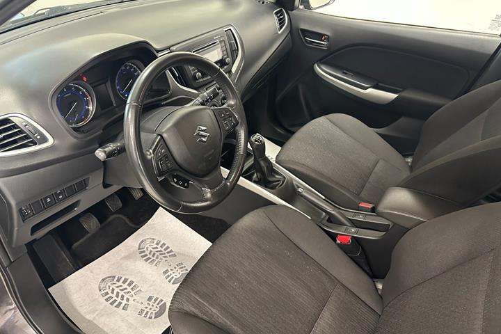Grå Suzuki Baleno fra 2016