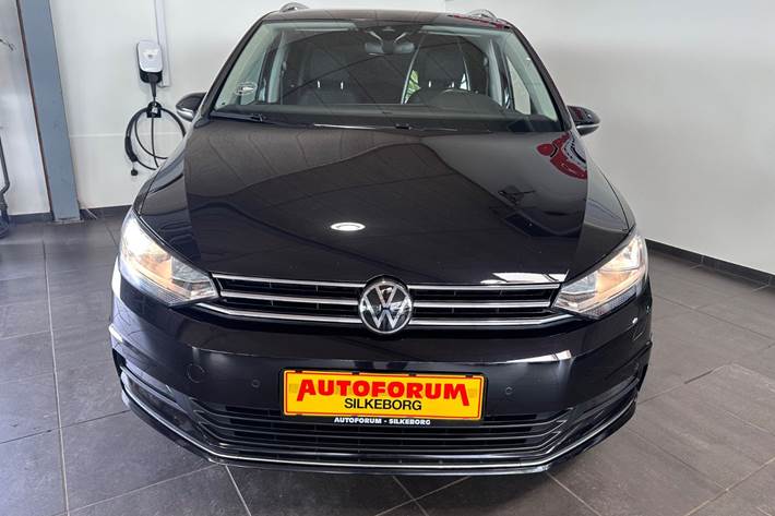 Sort VW Touran fra 2023