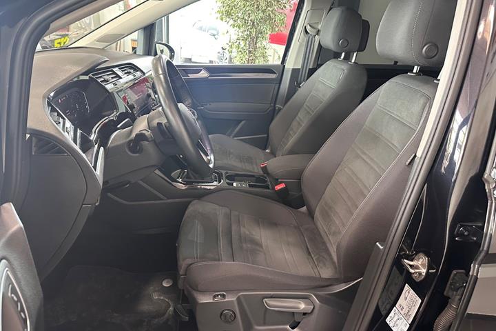 Sort VW Touran fra 2023