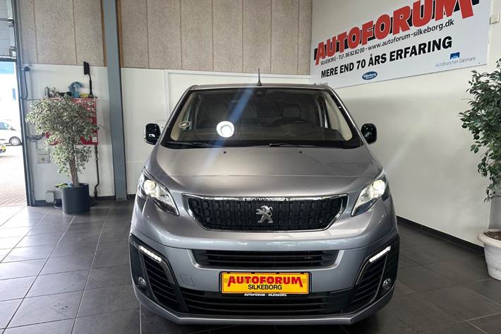 Grå Peugeot Expert fra 2022