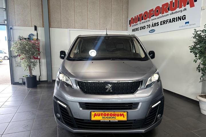 Grå Peugeot Expert fra 2022