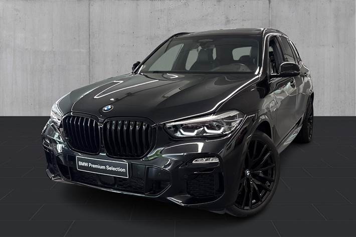 Sort BMW X5 fra 2021 set udefra