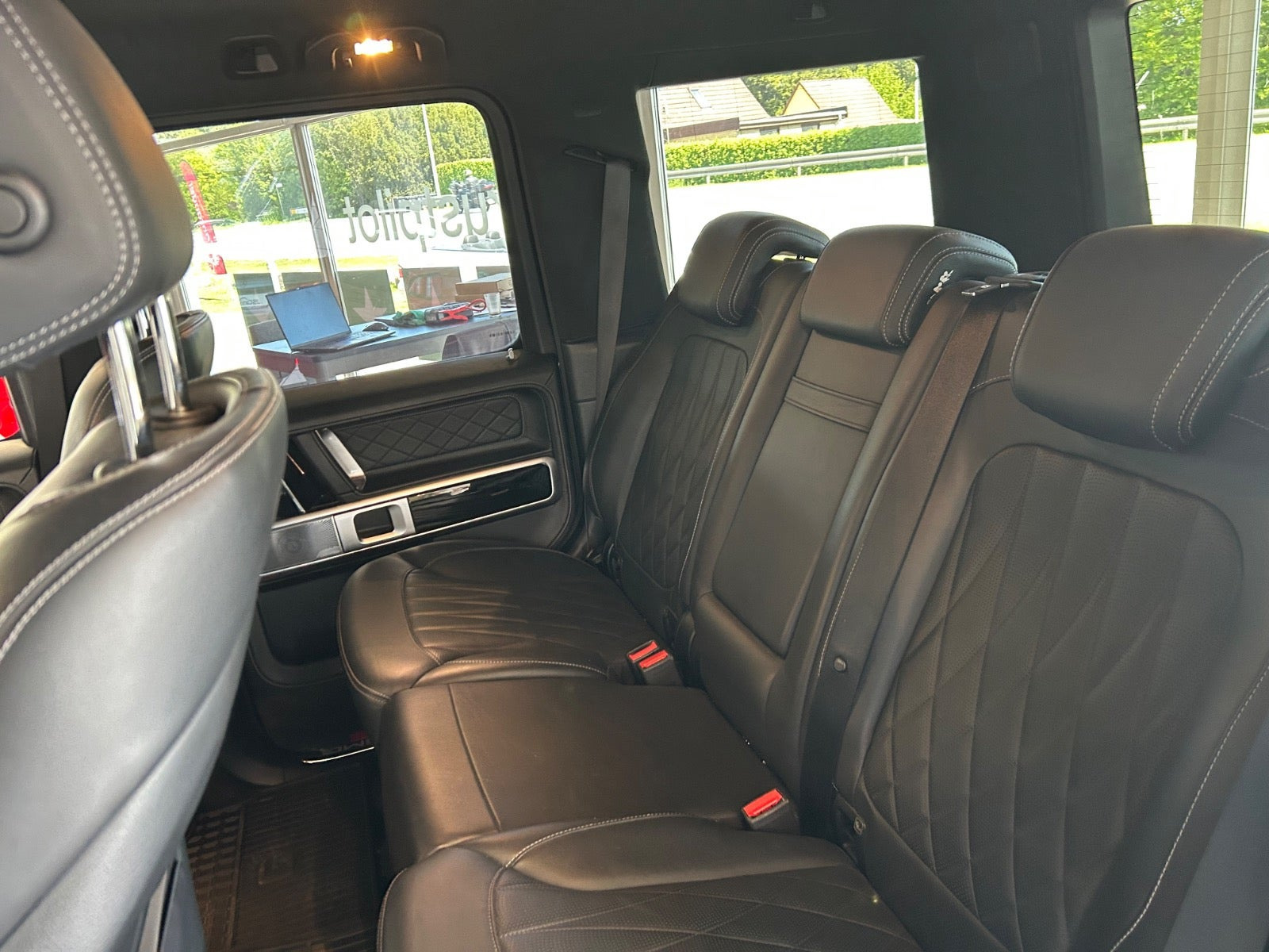 Grå Mercedes G63 fra 2020