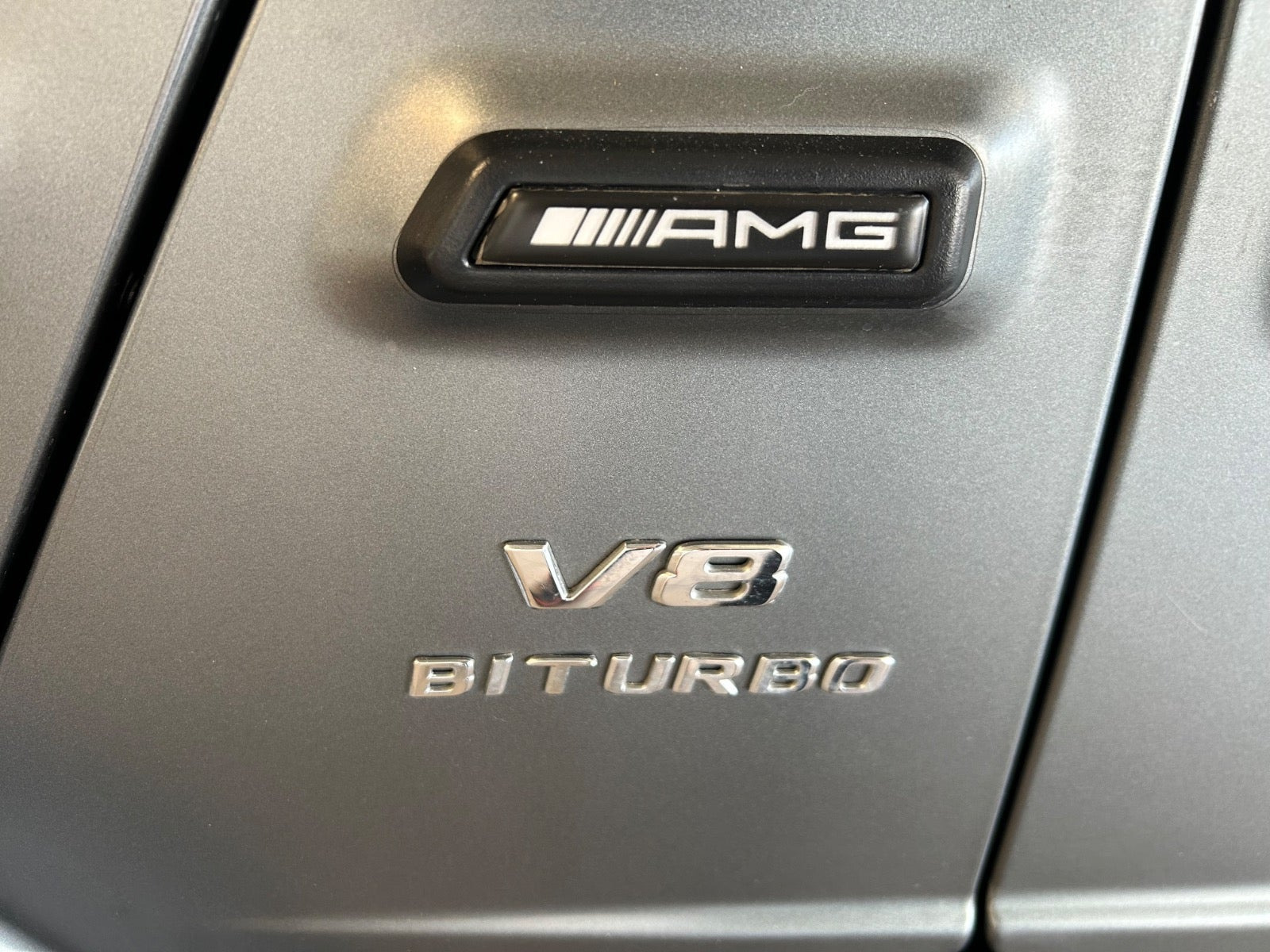Grå Mercedes G63 fra 2020