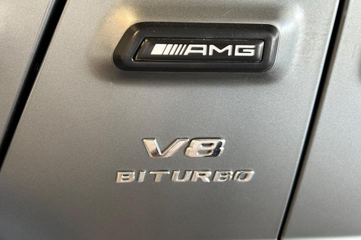 Grå Mercedes G63 fra 2020