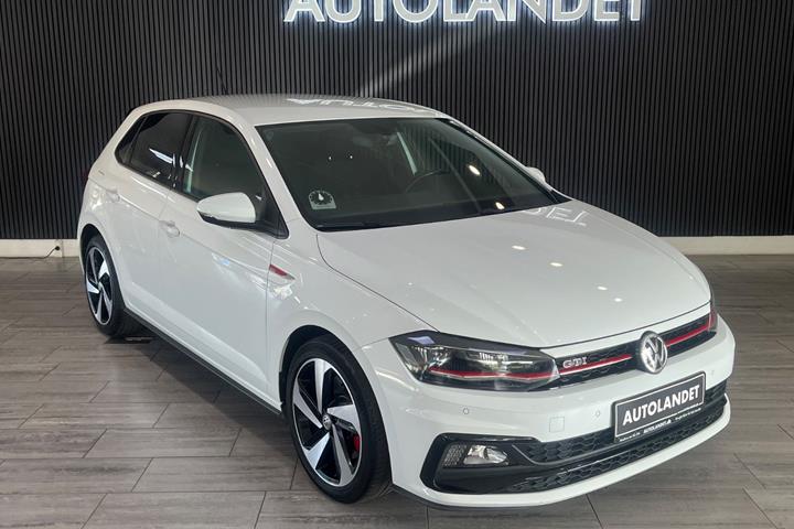 Hvid VW Polo fra 2019 set udefra