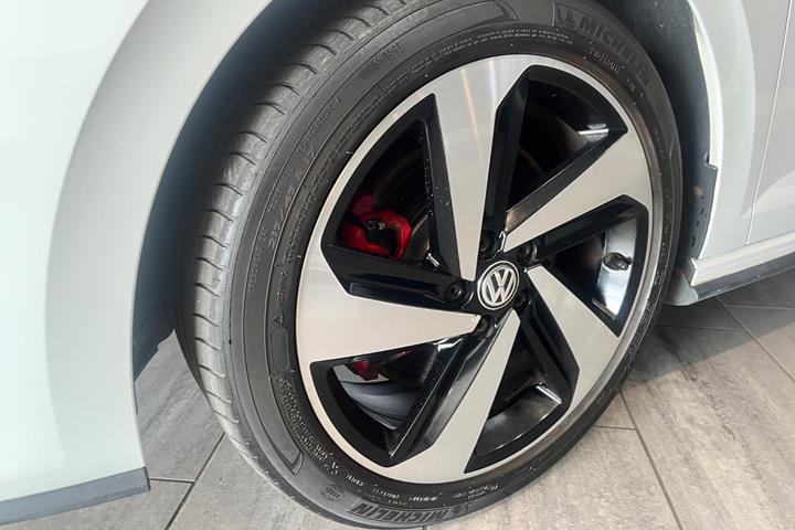 Hvid VW Polo fra 2019