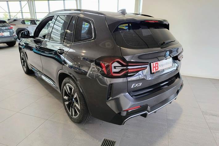 Grå BMW iX3 fra 2023