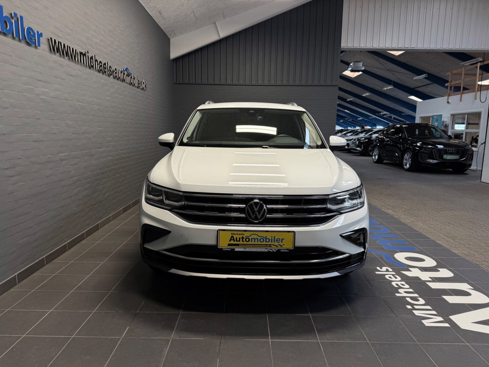Hvid VW Tiguan fra 2023