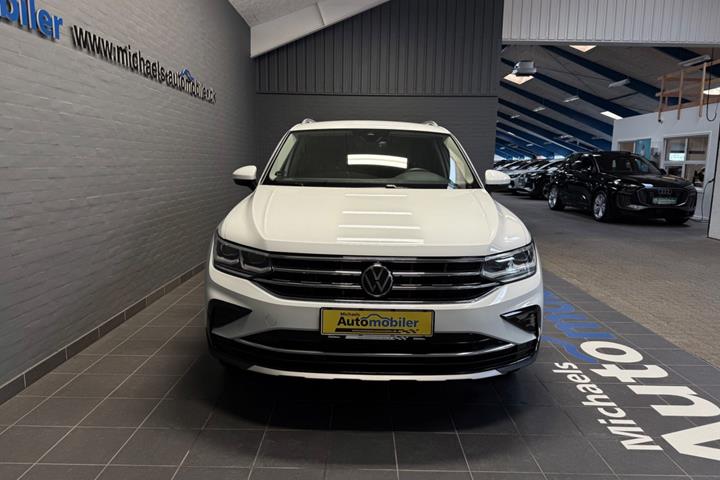 Hvid VW Tiguan fra 2023