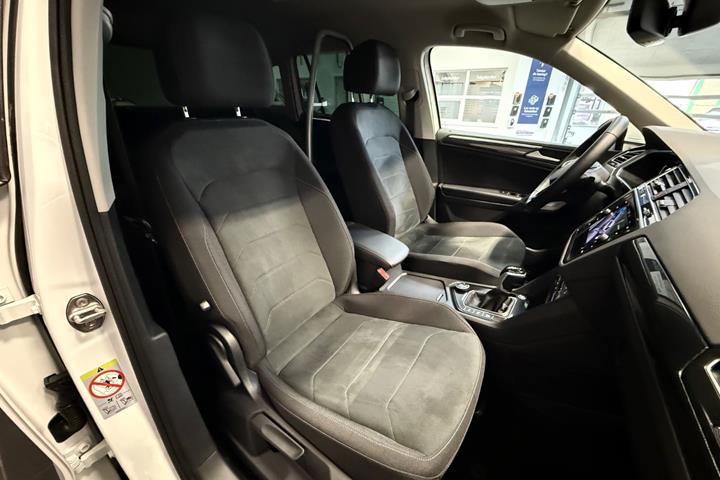 Hvid VW Tiguan fra 2023