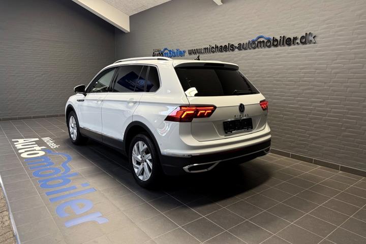 Hvid VW Tiguan fra 2023