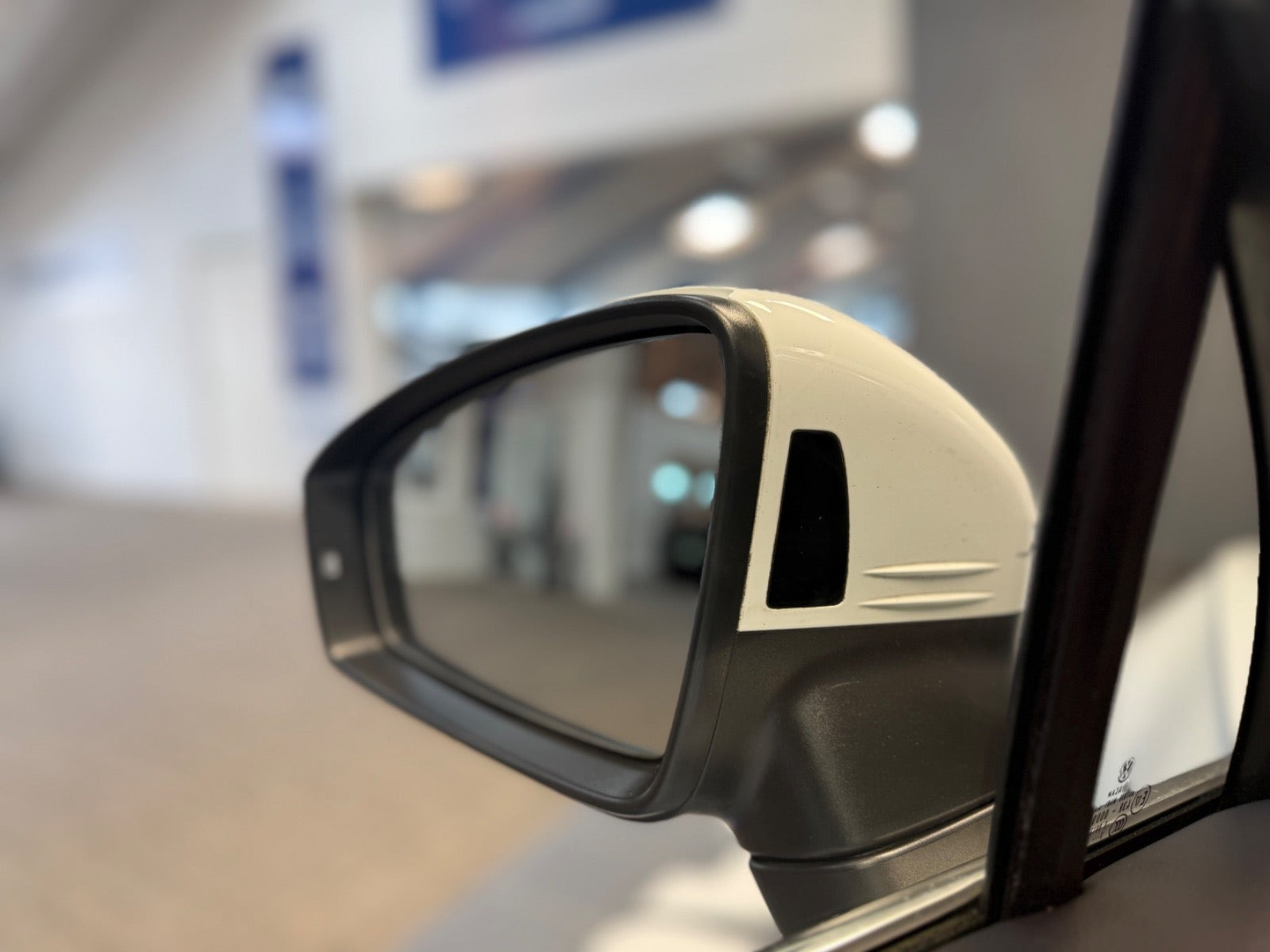 Hvid VW Tiguan fra 2023