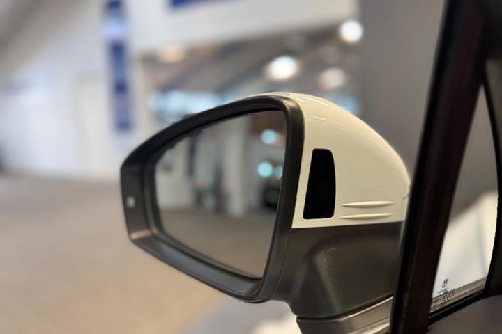 Hvid VW Tiguan fra 2023