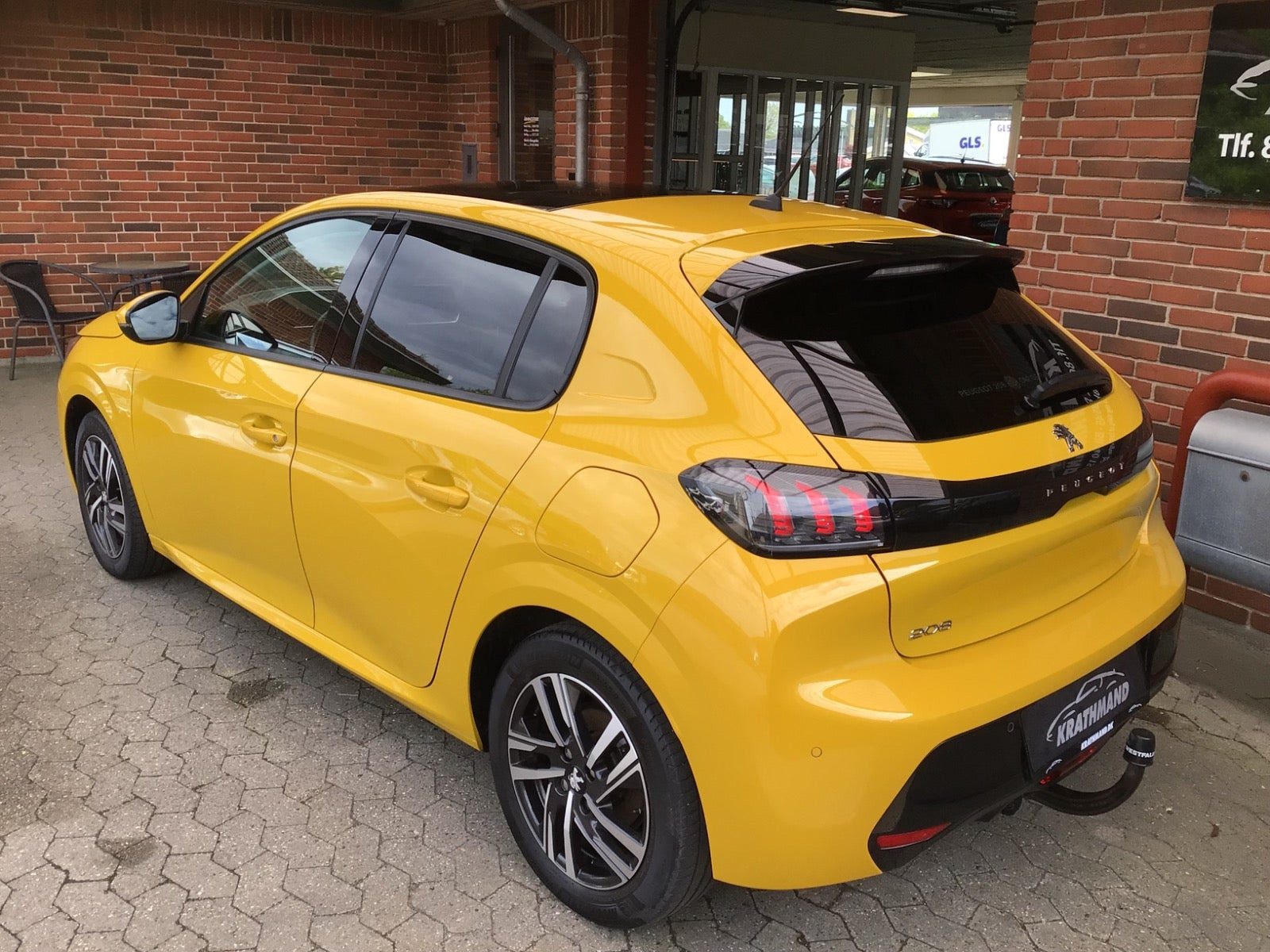 Gul Peugeot 208 fra 2021