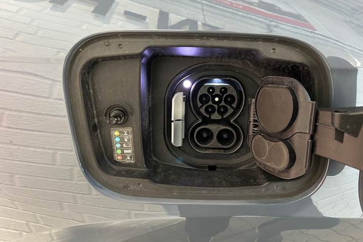 Grå BMW iX1 fra 2023