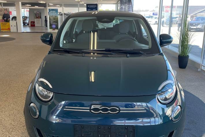 Blå Fiat 500e fra 2023