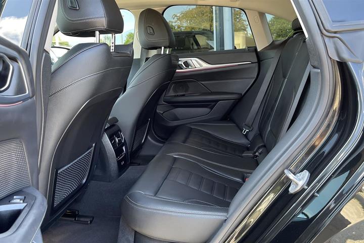 Sort BMW i4 fra 2023