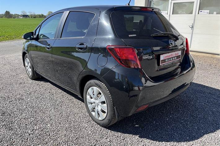 Sort Toyota Yaris fra 2015