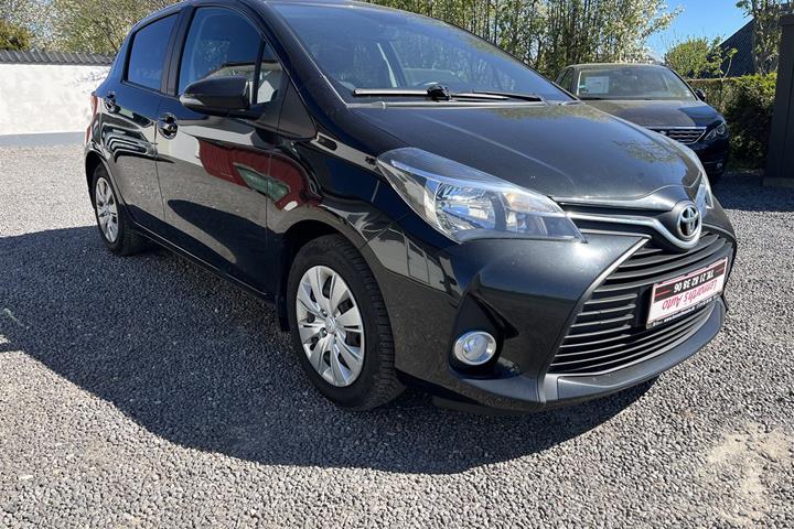 Sort Toyota Yaris fra 2015