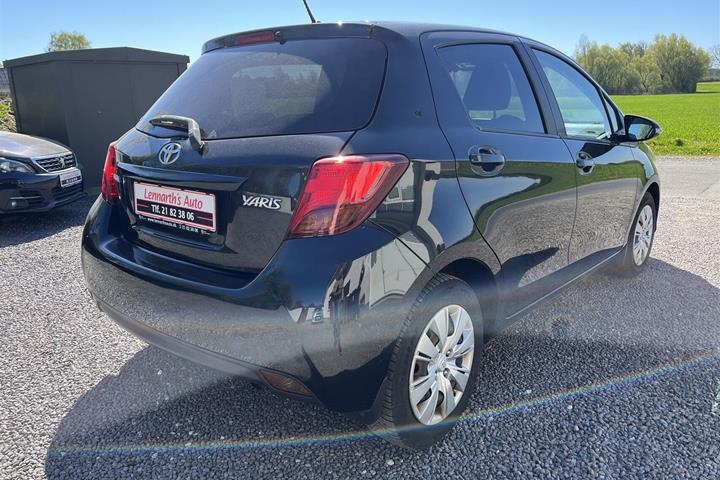 Sort Toyota Yaris fra 2015