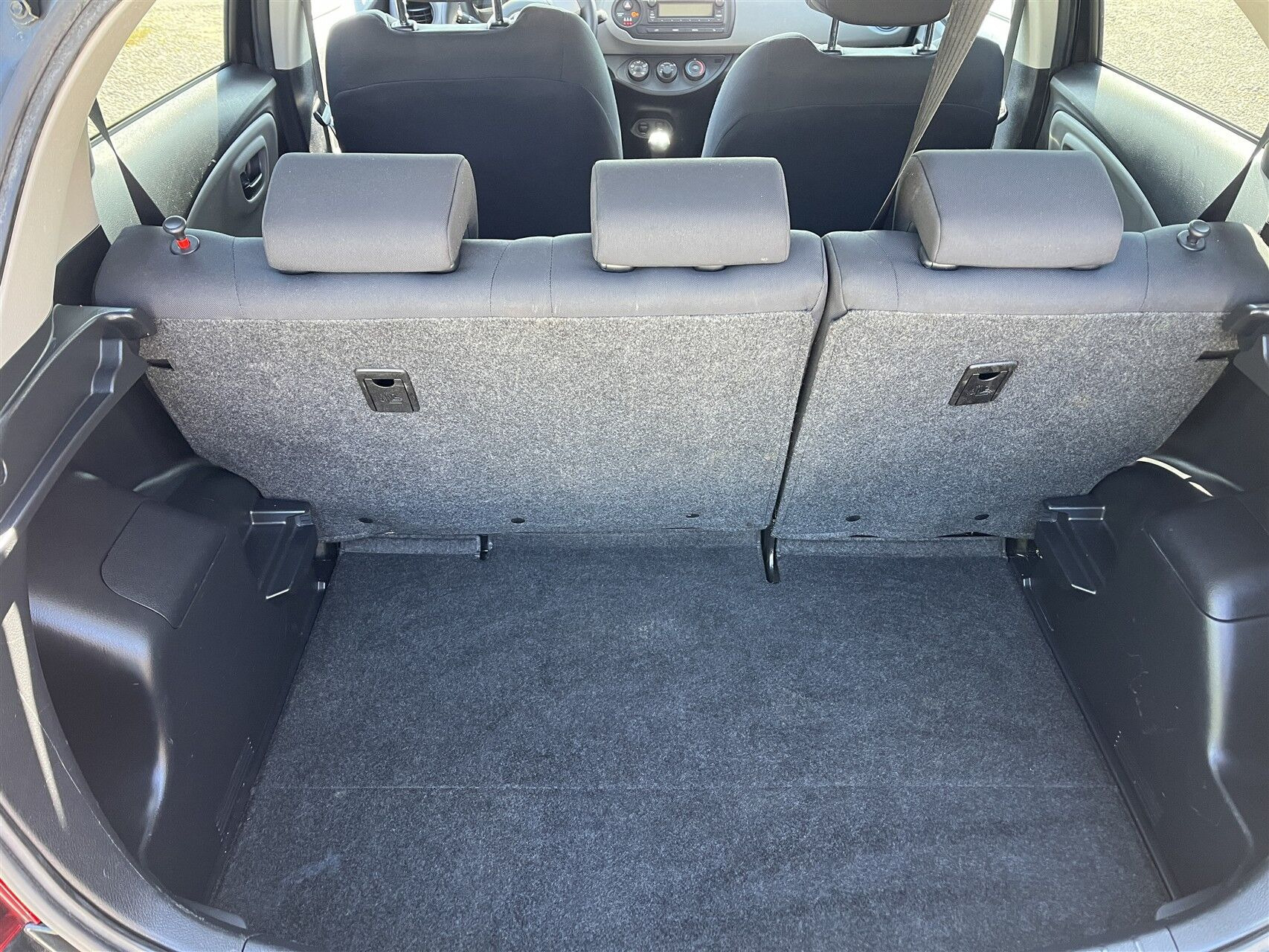 Sort Toyota Yaris fra 2015