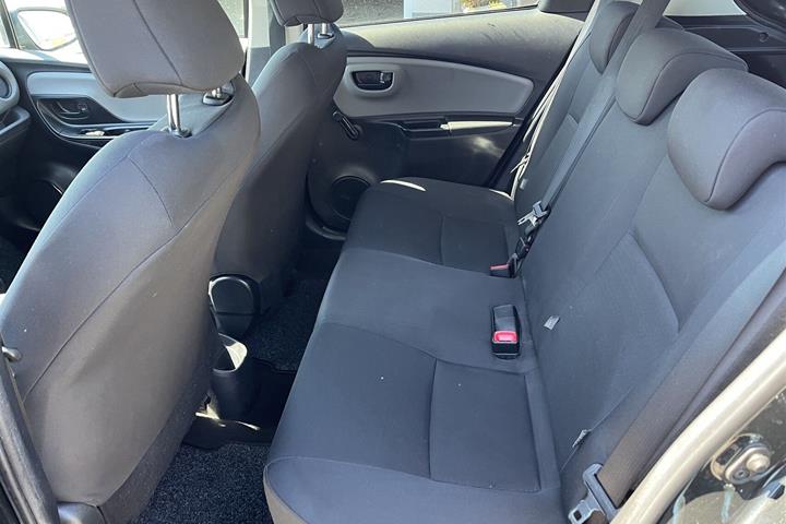Sort Toyota Yaris fra 2015