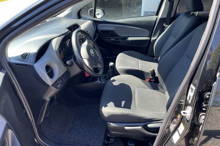 Sort Toyota Yaris fra 2015