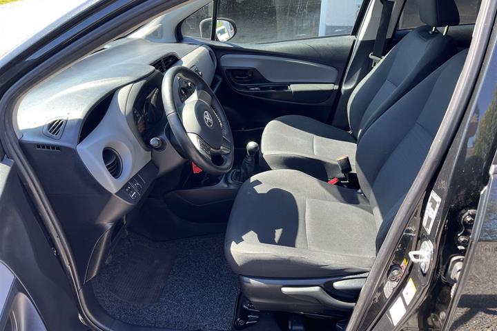 Sort Toyota Yaris fra 2015