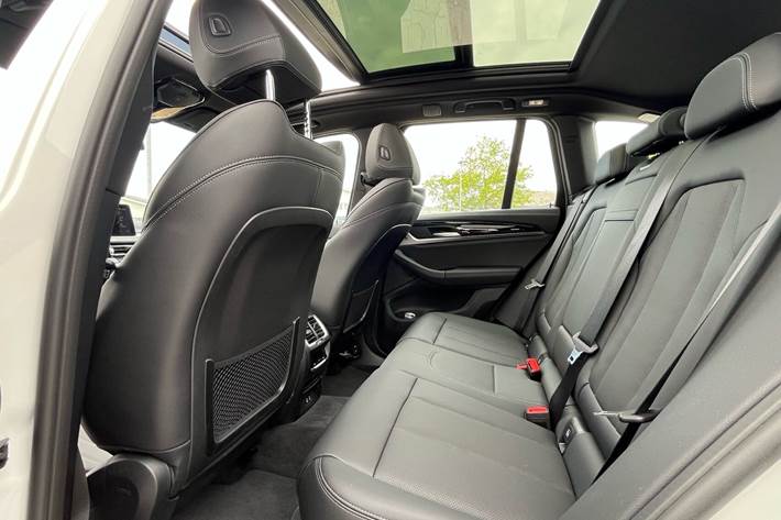 Hvid BMW iX3 fra 2025