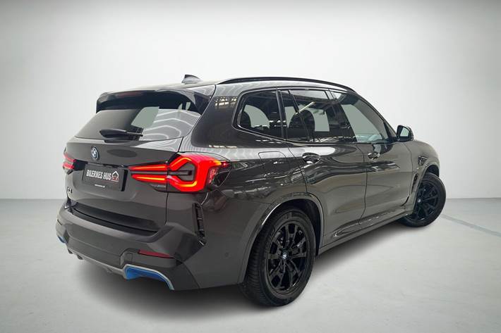 Sort BMW iX3 fra 2023