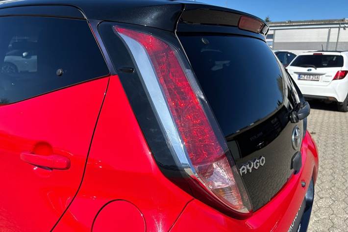 Rød Toyota Aygo fra 2017