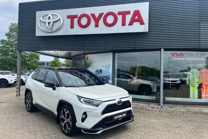 Hvid Toyota RAV4 Plug-in fra 2021