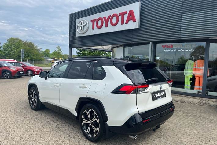 Hvid Toyota RAV4 Plug-in fra 2021