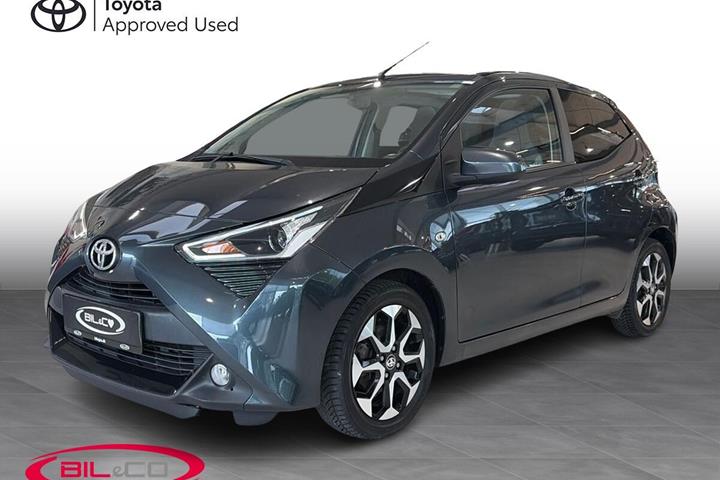 Grå Toyota Aygo fra 2021 set udefra