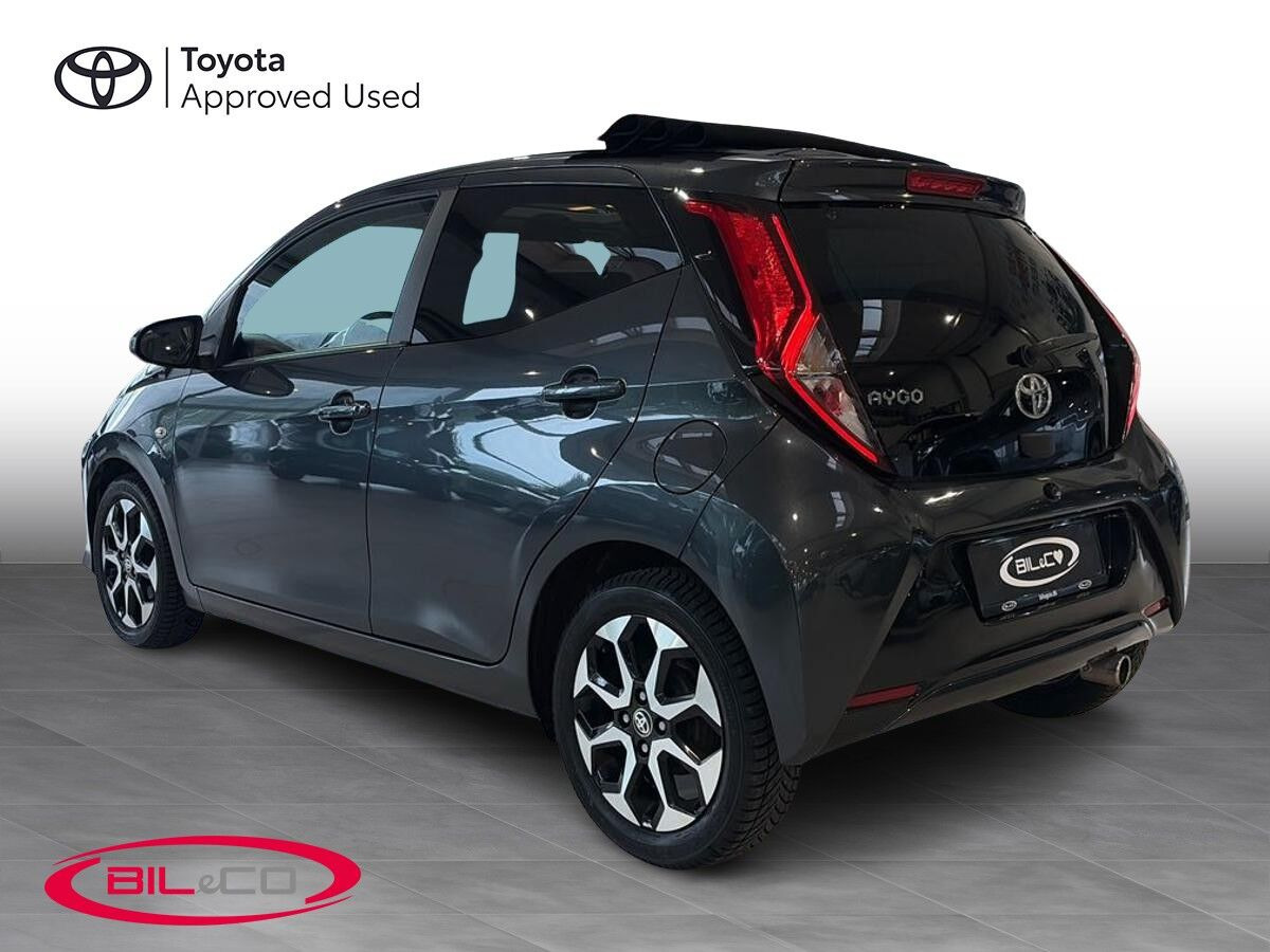 Grå Toyota Aygo fra 2021