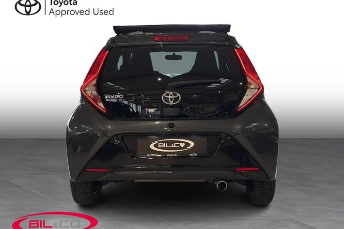 Grå Toyota Aygo fra 2021