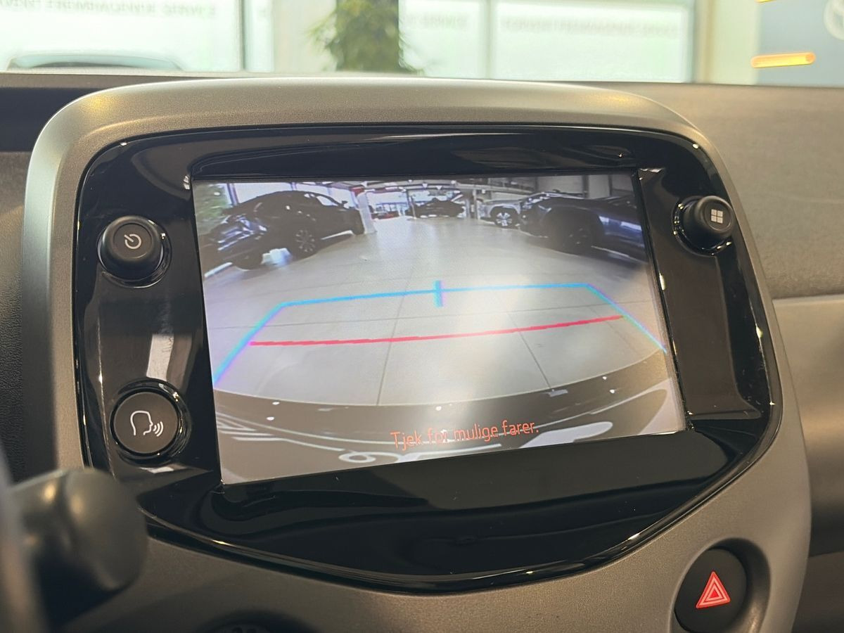 Grå Toyota Aygo fra 2021