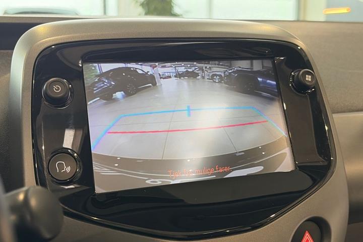 Grå Toyota Aygo fra 2021