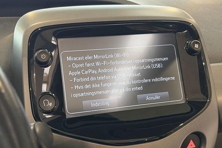 Grå Toyota Aygo fra 2021